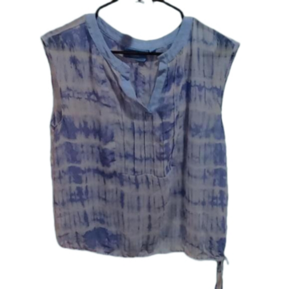 (313)  SIMPLY VERA/VERA WANG , PALE BLUE & WHITE SLEEVELESS BLOUSE SIZE MEDIUM